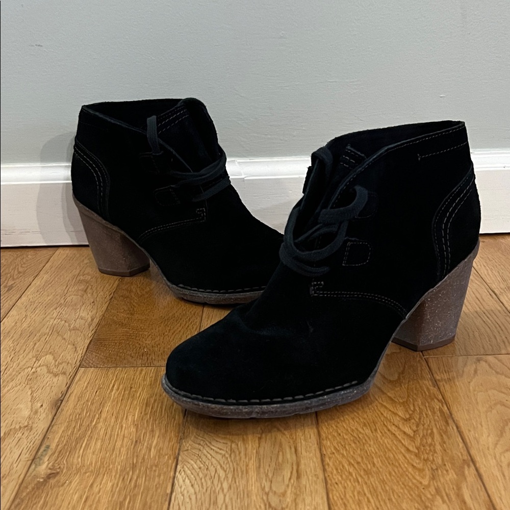 Clarks Ladies Carlita Lyon Black Suede Ankle Booties Laces